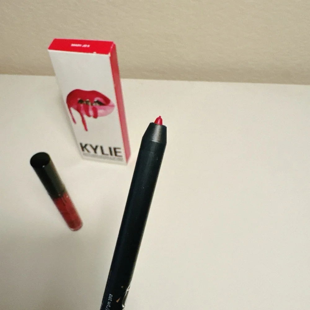 Kylie Cosmetics Lip Kit Mary Jo K Matte Liquid Lipstick & Lip Liner Set - Picture 5 of 8
